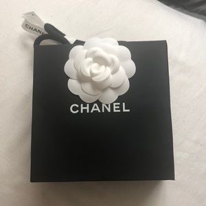 2019 Chanel shopping bag with box and earring case